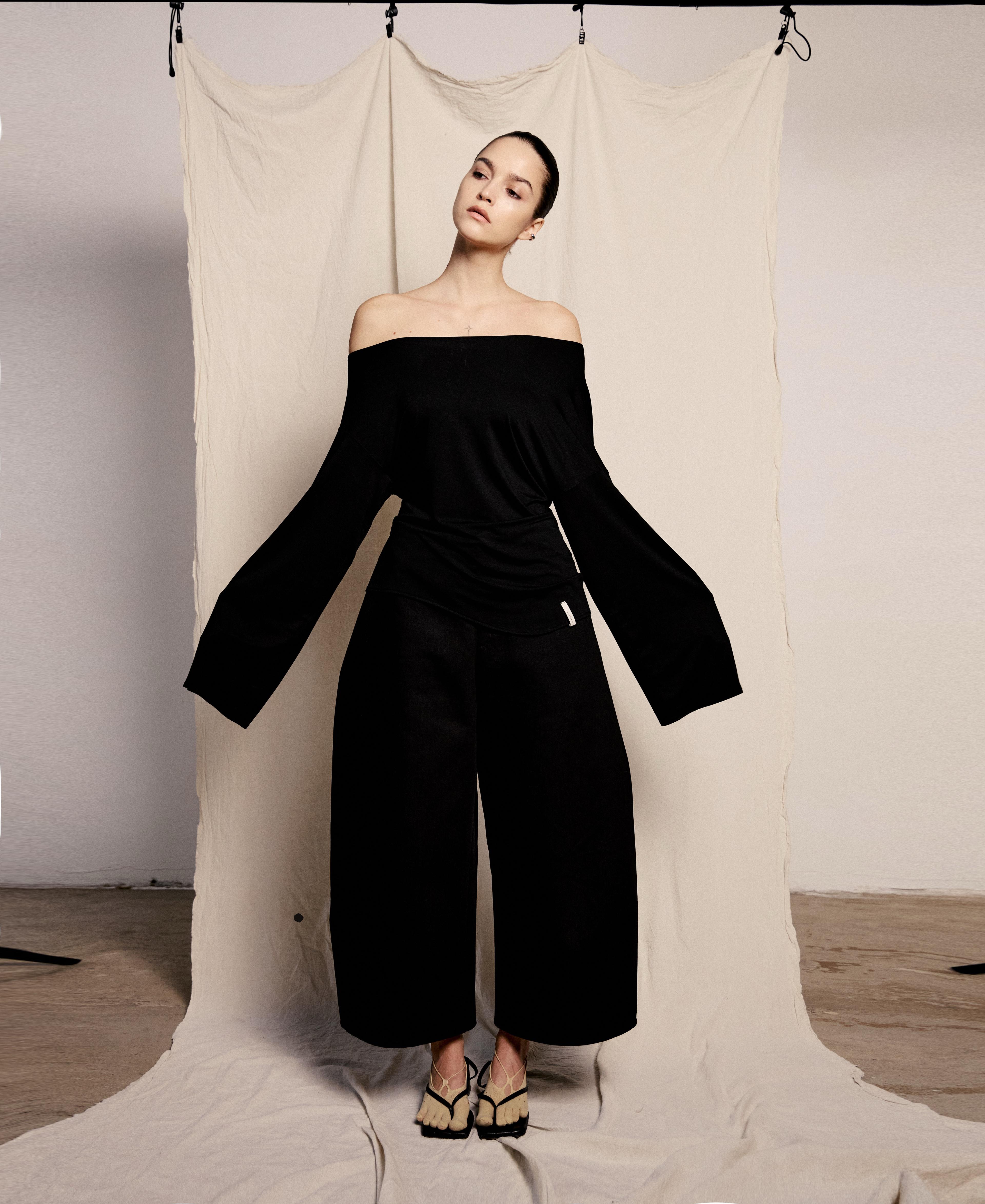 Samarina lookbook 2025 frame 1